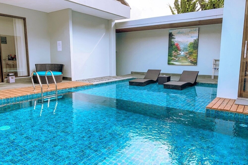 7 BR Mountain View Villa with a private pool 1