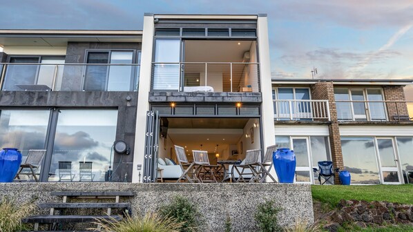 Exterior - Oceanview - modern & stylish beachfront home (Port Fairy)