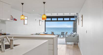 Oceanview - modern & stylish beachfront home