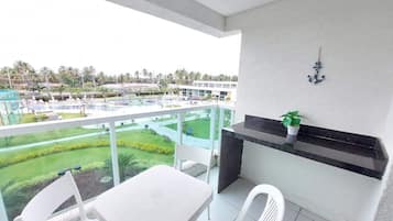 Basic Apartment | Outdoor dining