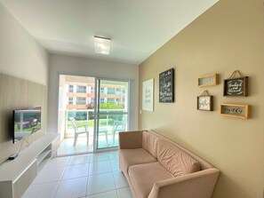 Apartemen | Ruang keluarga | TV layar datar