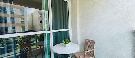 Family Apartment | Outdoor dining