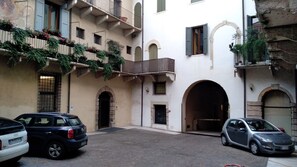 Interior entrance - Marconi Rooms - Loggia delle Erbe (Verona)