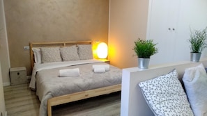 Desk, blackout curtains, iron/ironing board, free WiFi - Marconi Rooms - Loggia delle Erbe (Verona)