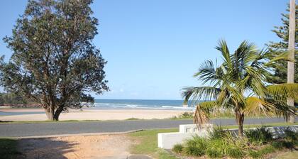 Beachfront 4- 4/12 Bundella Ave LC