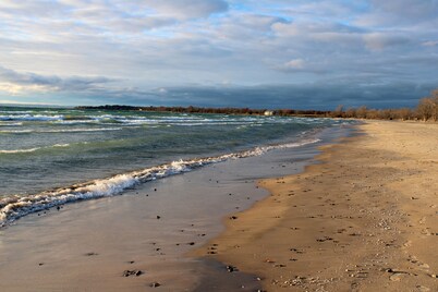 Country home 5 bdrs, 6 baths, yoga/art studio, large garden near wineries +beach