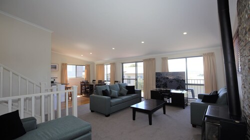 Boronia - 4/30 Nettin Circuit