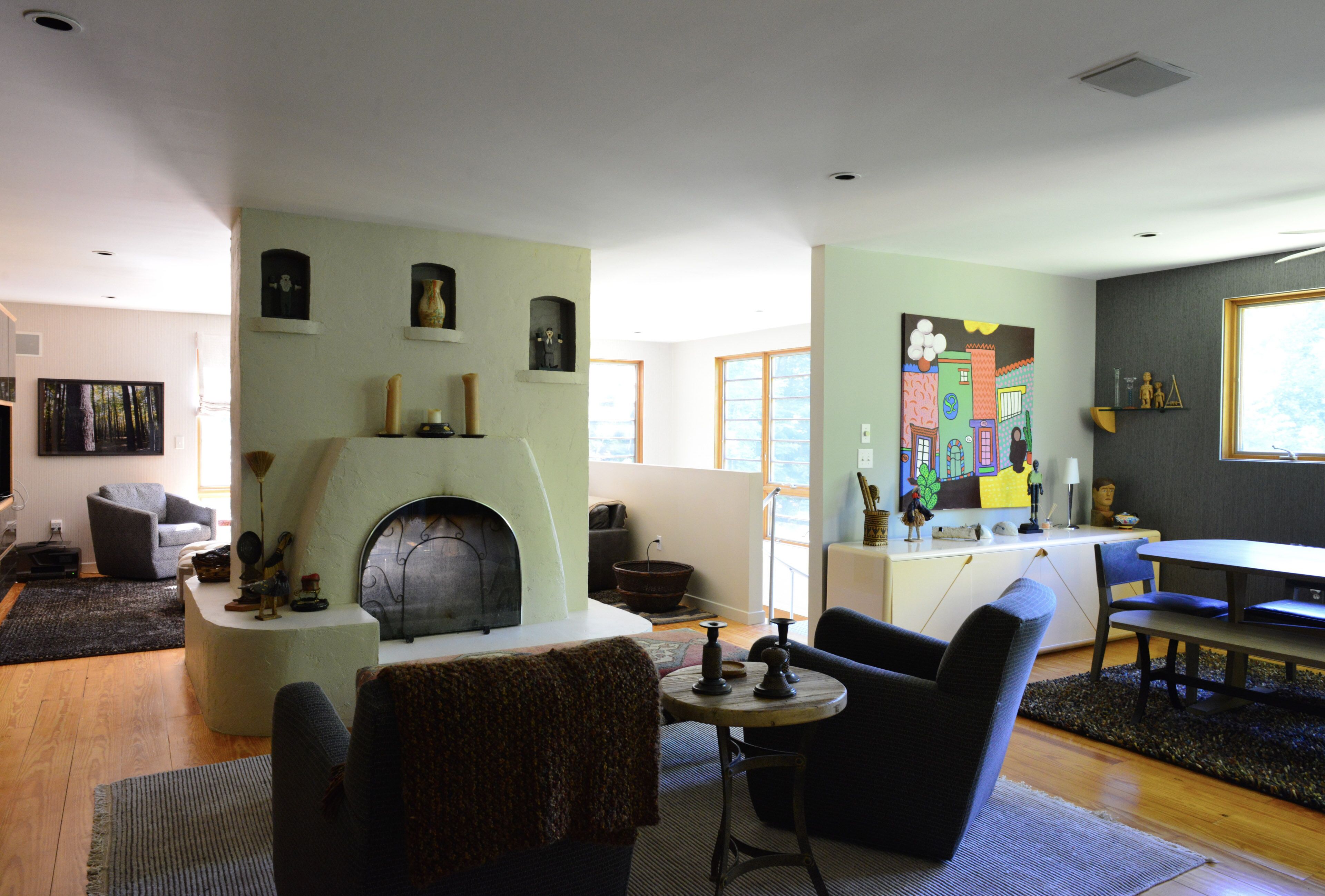 A great escape; secluded but close to all - contemporary home, mountain views