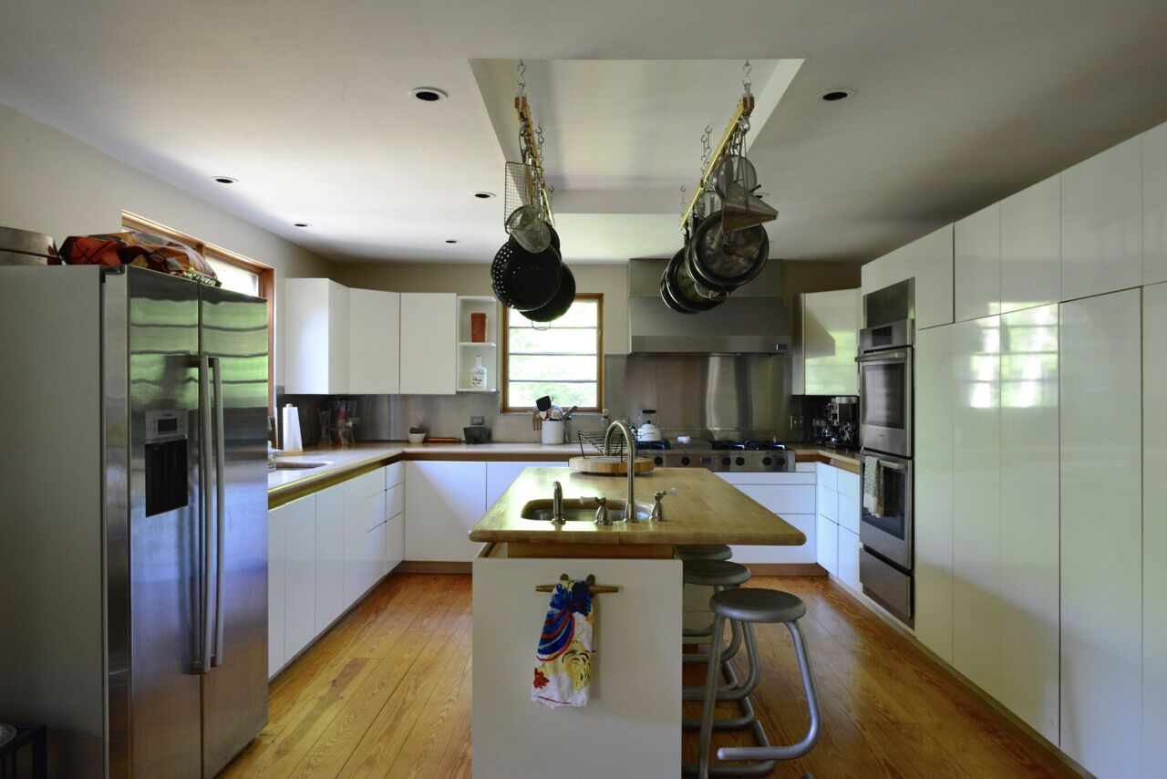 A great escape; secluded but close to all - contemporary home, mountain views