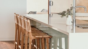 Dining - Hearns Beachside Villa 9 (Port Fairy)