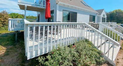 NEWLY RENOVATED, LARGE, SERENE, SUNNY HOME ON PRIVATE ROAD