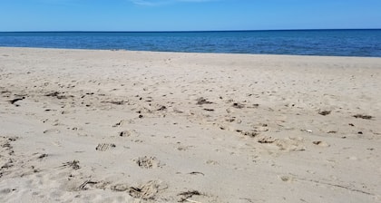 NEWLY RENOVATED, LARGE, SERENE, SUNNY HOME ON PRIVATE ROAD