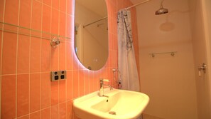 Ducha y bañera combinadas y toallas