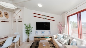 TV - Snowdome - 4/3 Poly Cow Lane (Jindabyne)