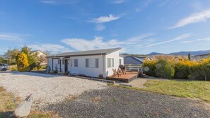 Exterior - St Helenas - 5 Twynam Street (Jindabyne)