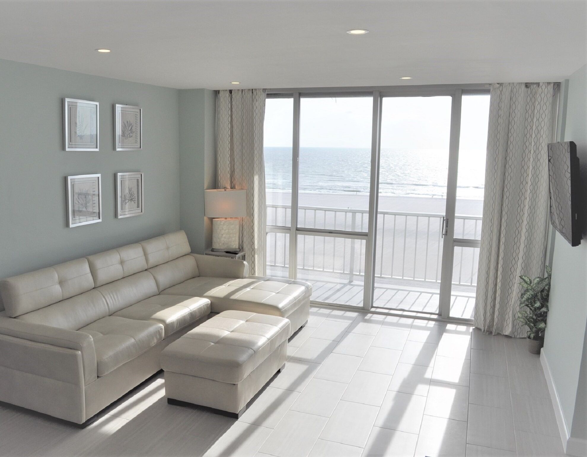 Stunning Full Beach/Sunset Views, Tennis, Convenient Location, Admiralty House