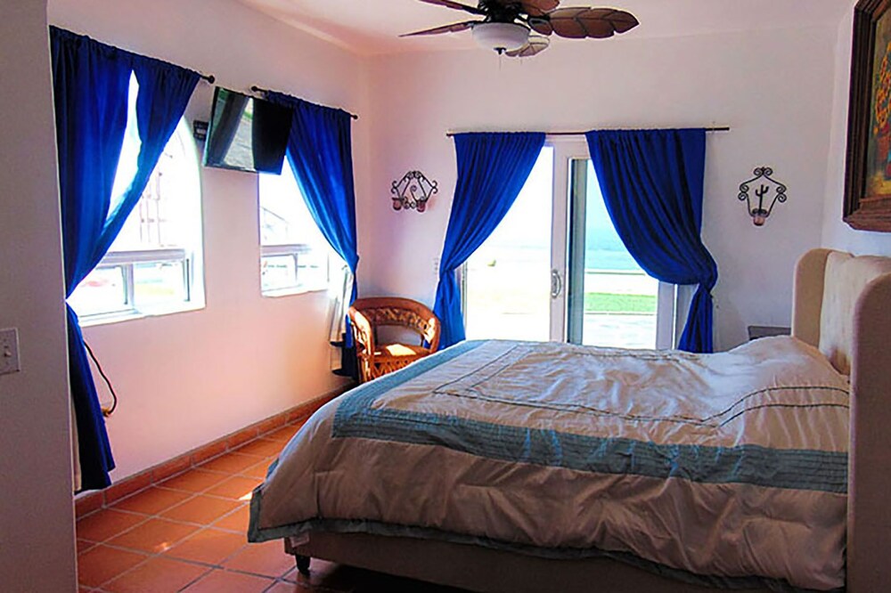 1 bedroom ocean Ocean Front view - Pool and Jacuzzi