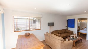 3 bedrooms, free WiFi, bed sheets - Wendaleigh - 5/26 Clyde Street (Jindabyne)