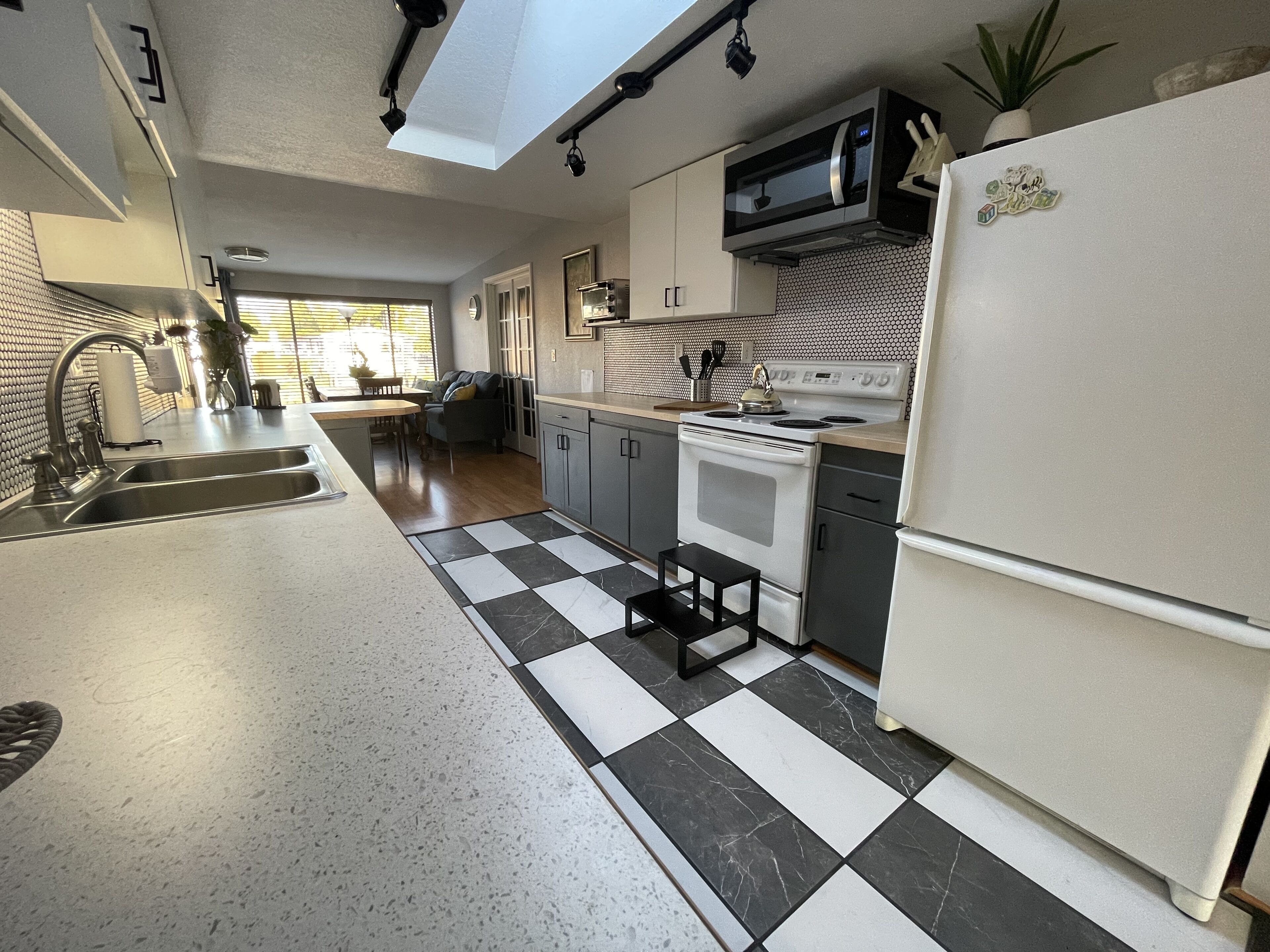 Off-season - monthly rentals available Family fun cabin - dogs welcome