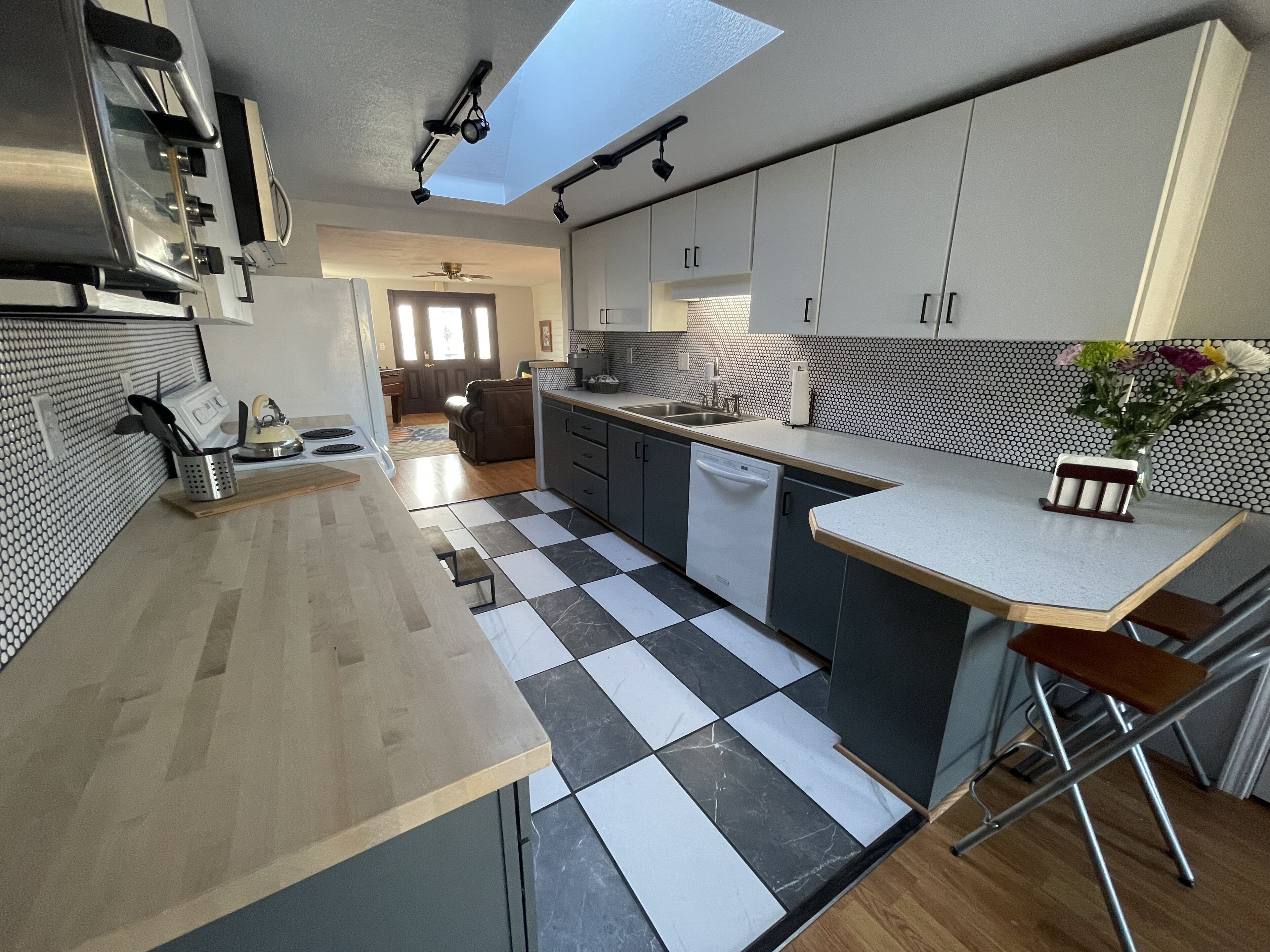 Off-season - monthly rentals available Family fun cabin - dogs welcome