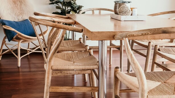 A dining area with a wooden table and chairs. - Hearns Beachside Villa  7 (Port Fairy)