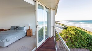 Property grounds - Rubys Beachfront - Absolute Eastern Beach Frontage (Port Fairy)