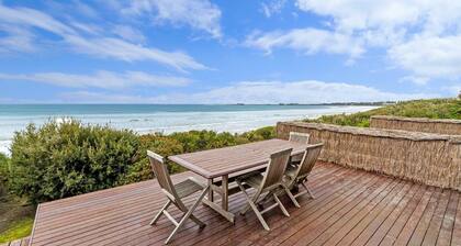 Rubys Beachfront - Absolute Eastern Beach Frontage