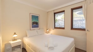 4 bedrooms, free WiFi, bed sheets