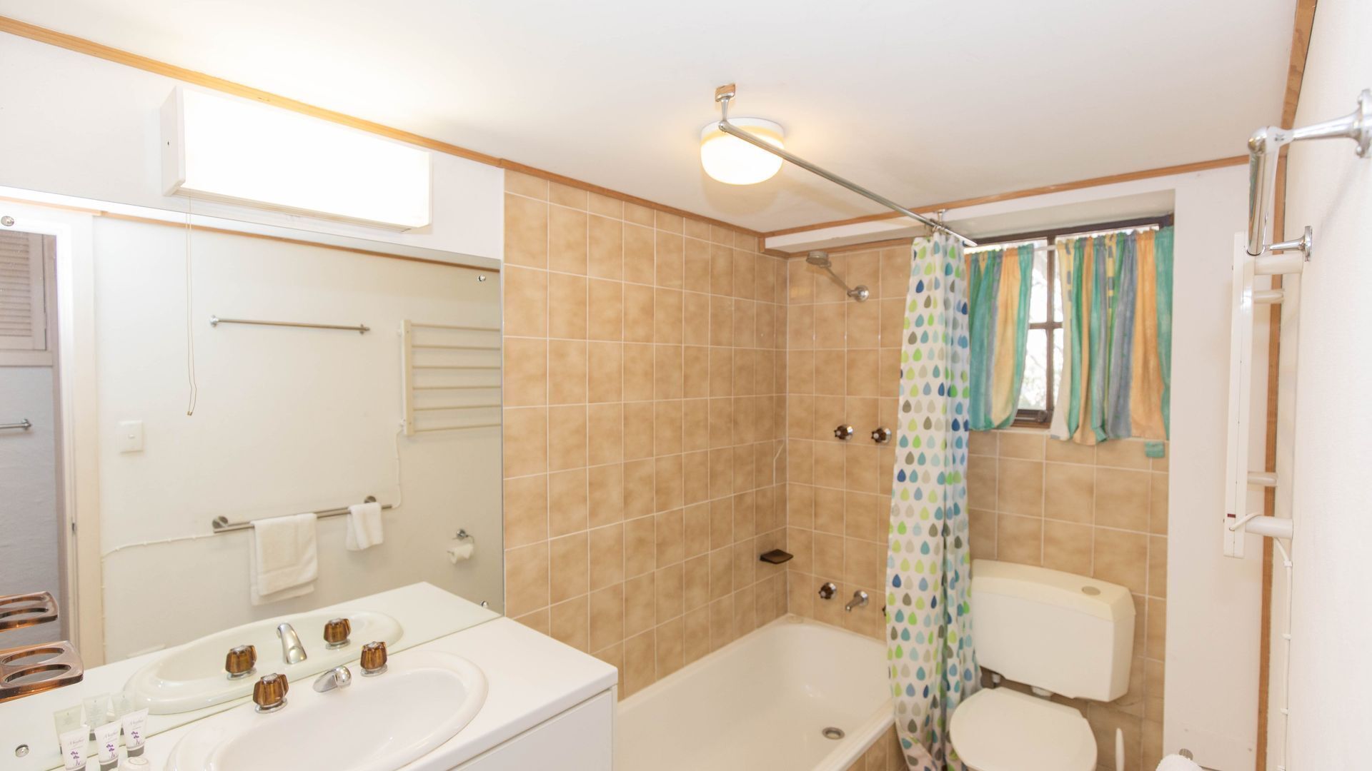 Misty Gables - 2/24 Townsend St — image 9