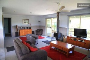 Smart-TV, DVD-Player, Videothek, Stereoanlage