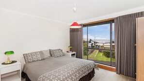 4 bedrooms, WiFi, bed sheets