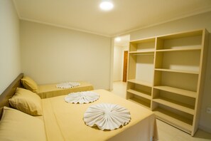 3 quartos, cofres nos quartos, ferros/tábuas de passar roupa, Wi-Fi