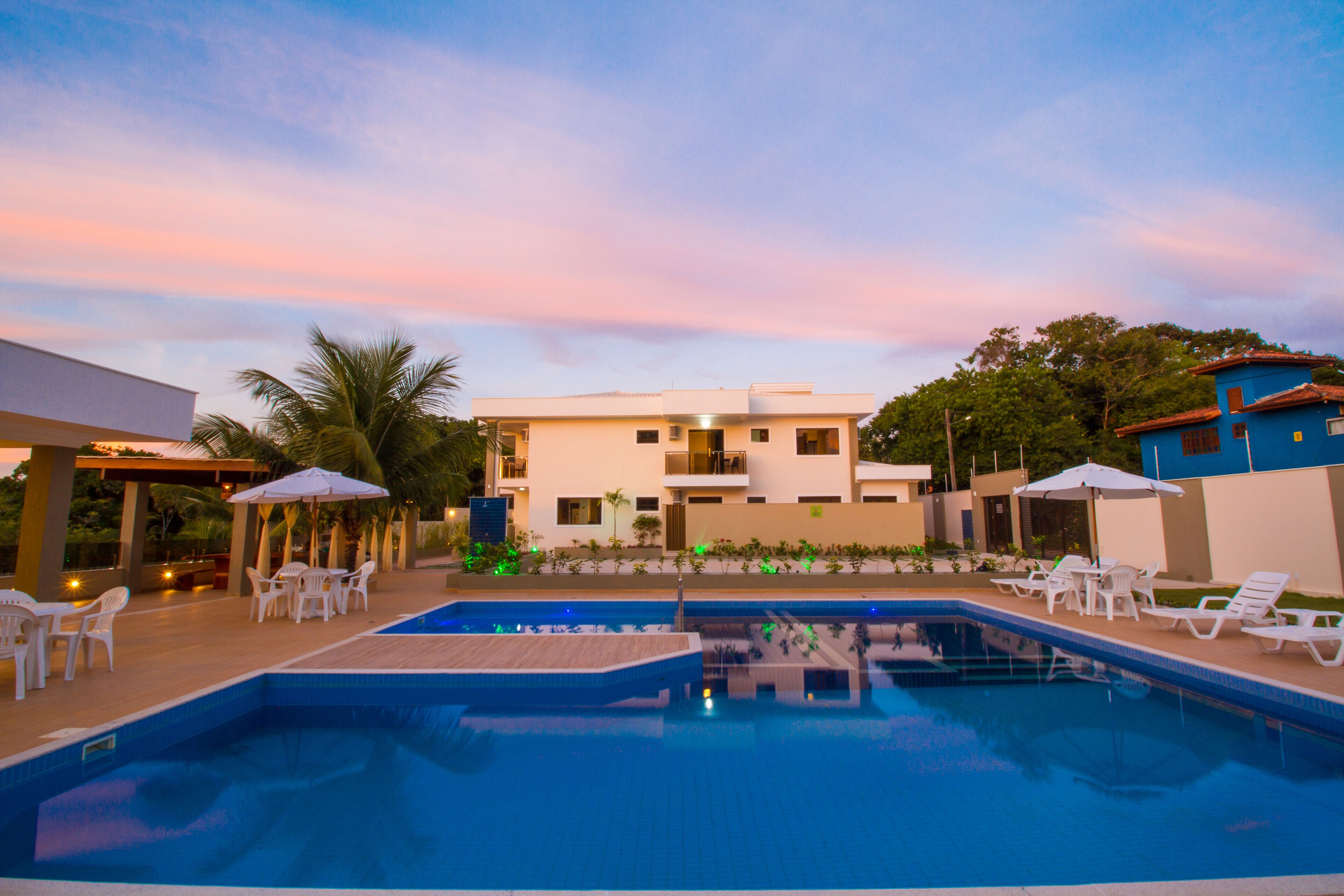 Outdoor pool, pool loungers