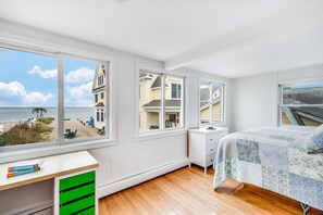 5 bedrooms, desk, iron/ironing board, free WiFi