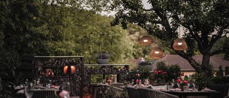 Lunch and dinner served, local and international cuisine