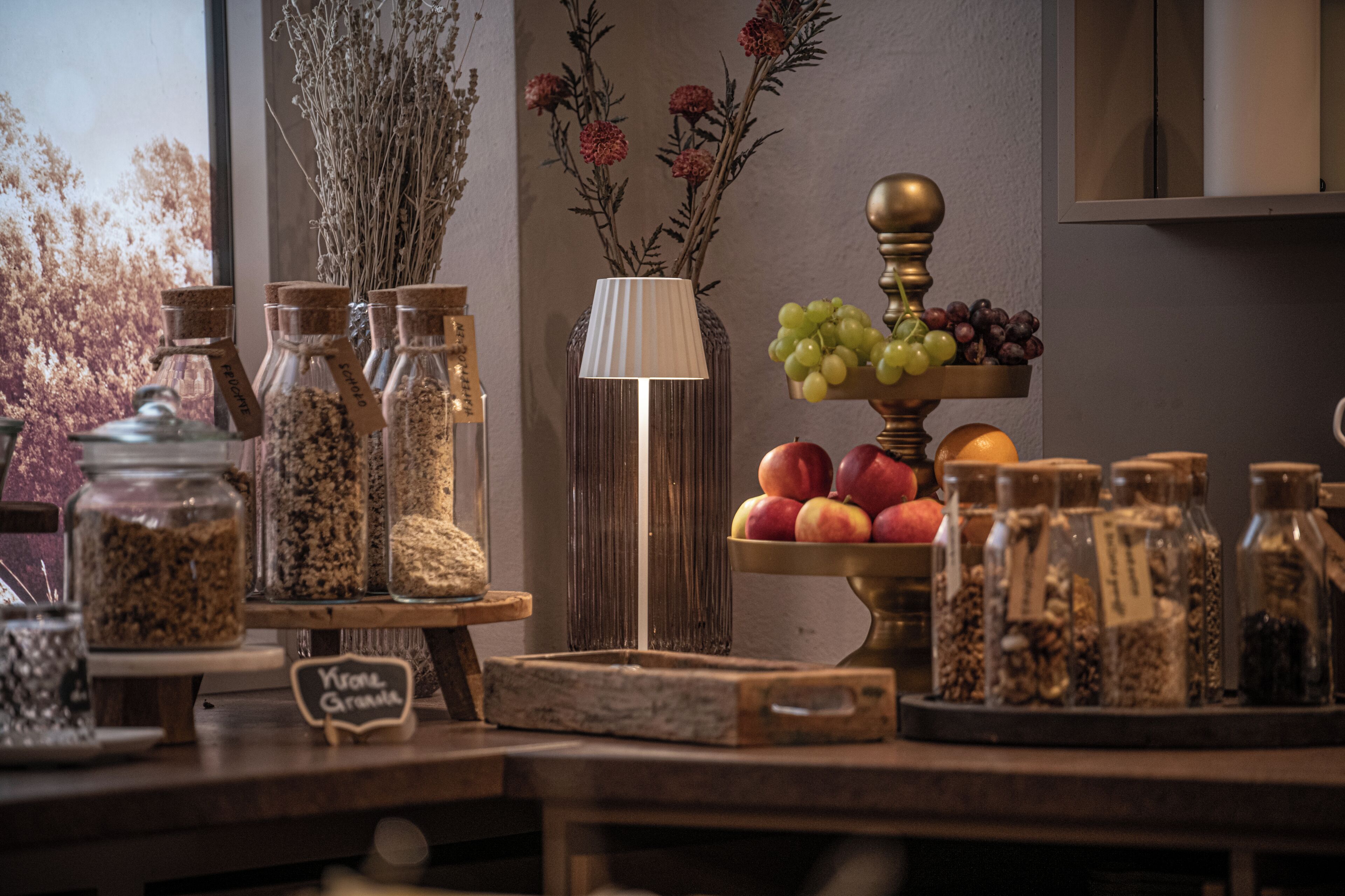 بوفيه فطور مجانًا يوميًا