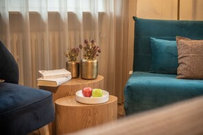 Habitació doble Comfort | Escriptori, cortines opaques, planxa i posts de planxar i wifi gratuïta 