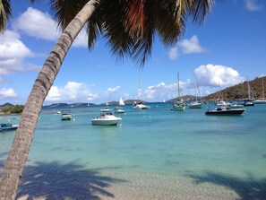 Plage, chaises longues, serviettes de plage