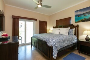 3 chambres, coffres-forts dans les chambres, bureau