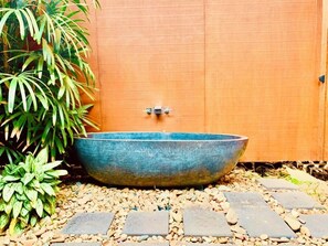 Property grounds - The Sea Life: Moments to Beach + Private Outdoor Bath + Fireplace + Firepit (Manyana)