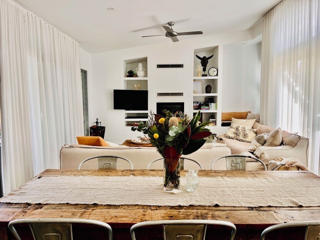 Smart TV, fireplace, books, stereo