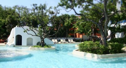 Chelona 1BR Pool View