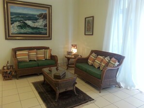 TV, DVD player, stereo - 4 bedrooms apartment Praia do forte - Cabo Frio RJ (Cabo Frio)
