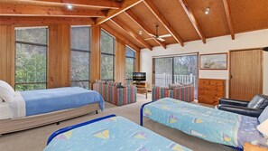 5 bedrooms, WiFi, bed sheets