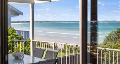 East Beach House - beachside getaway