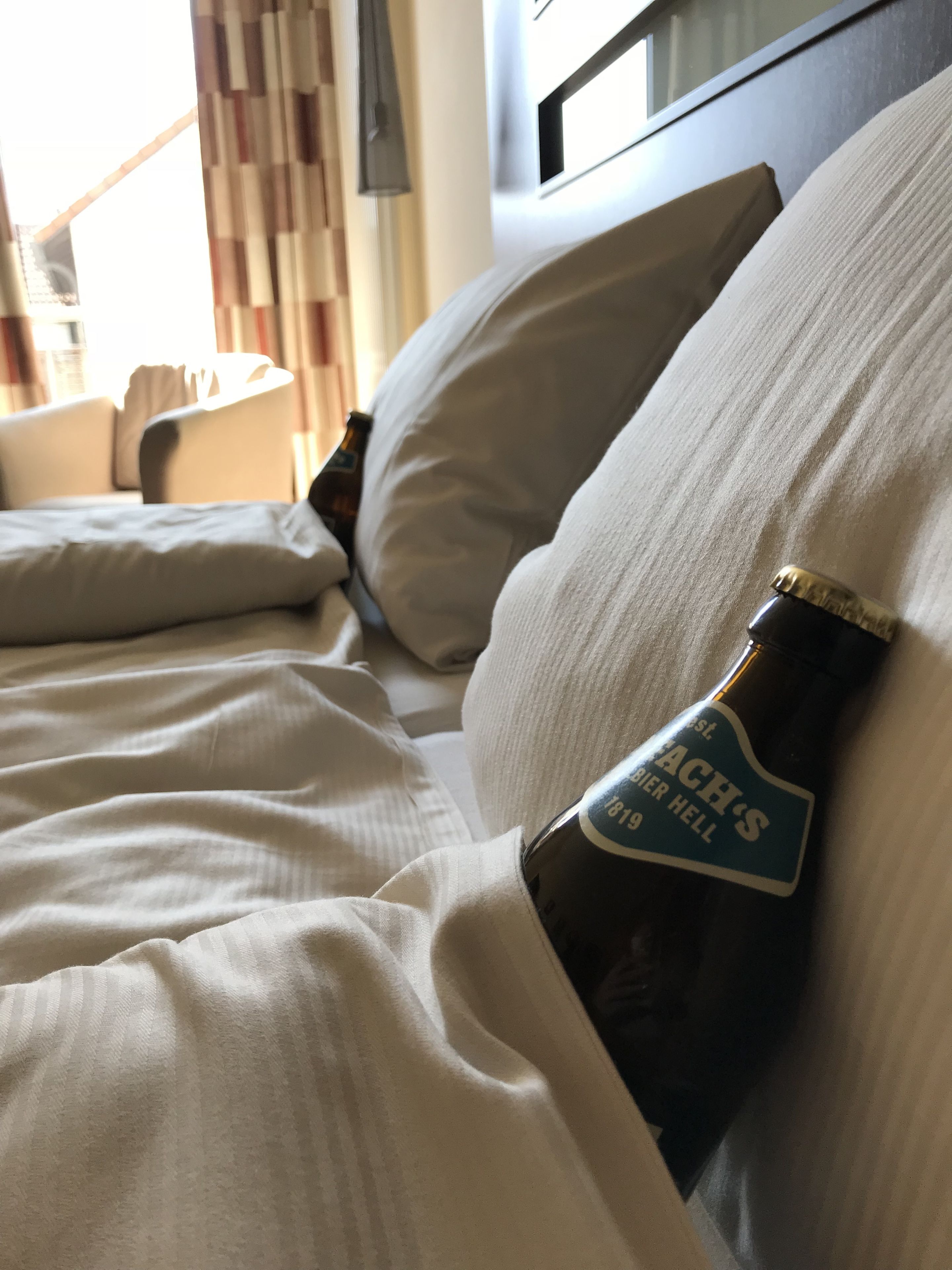 desk, laptop workspace, free wifi