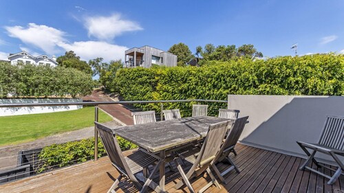 Elizas Townhouse - Just a stones throw to Port Fairy's town centre, and Moyne River at your doorstep