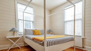 4 bedrooms, WiFi, bed sheets