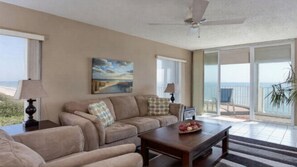 Téléviseur connecté, lecteur de DVD, livres, imprimante