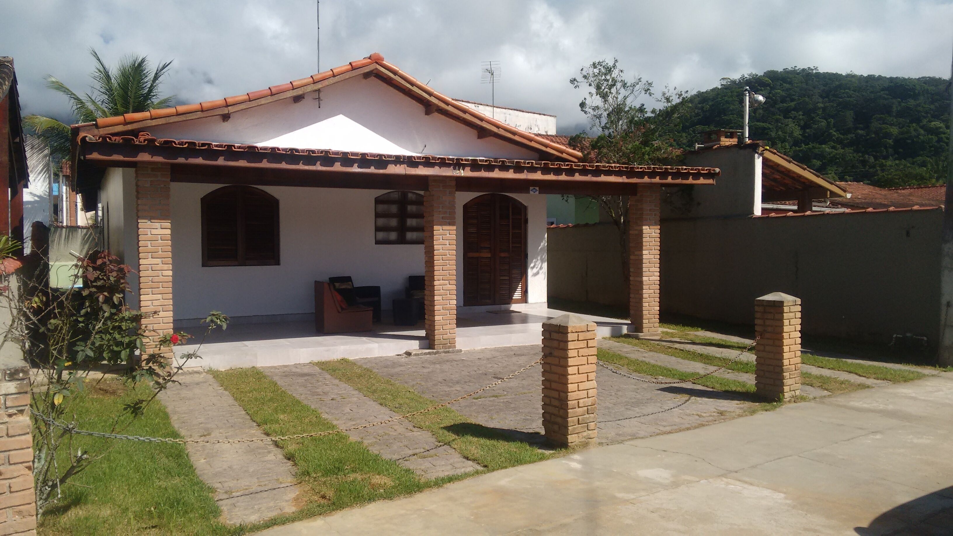 HOUSE WITH SWIMMING POOL AND INTERNET Gated community, in front of the beach of Massaguaçu.
